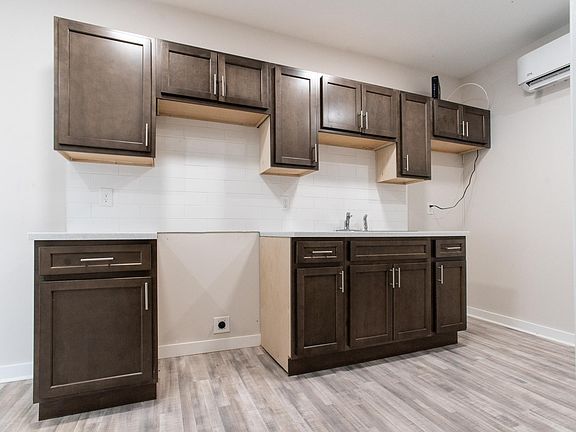 2nd image of 3131 Custer St Floor 1
