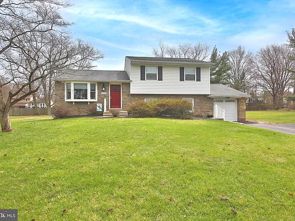 2nd image of 1448 Wheaton Ln