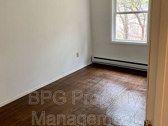 2nd image of 123 Circle Dr APT 4