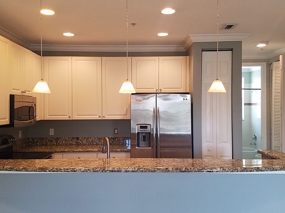 3rd image of 3911 Laurel Ln