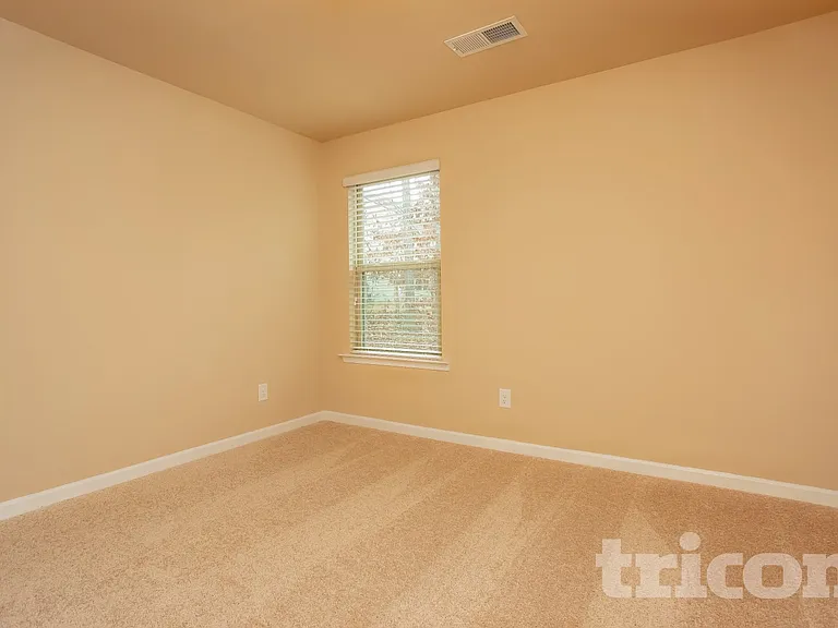 216 Stillwood Dr — Photo 7