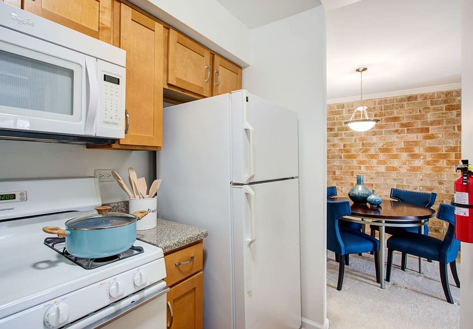 The Gates of Deer Grove Apartment Homes 125 W Dundee Rd Palatine IL