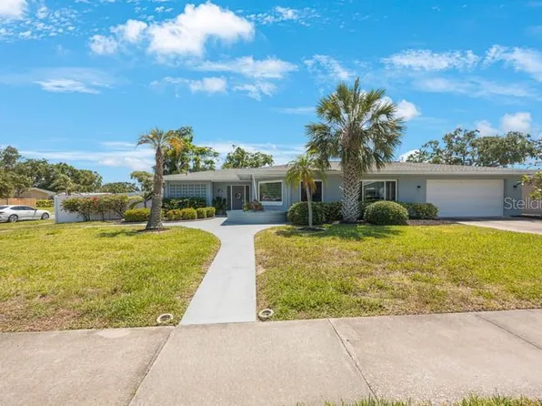 14204 Yacht Club Blvd, Seminole, FL 33776