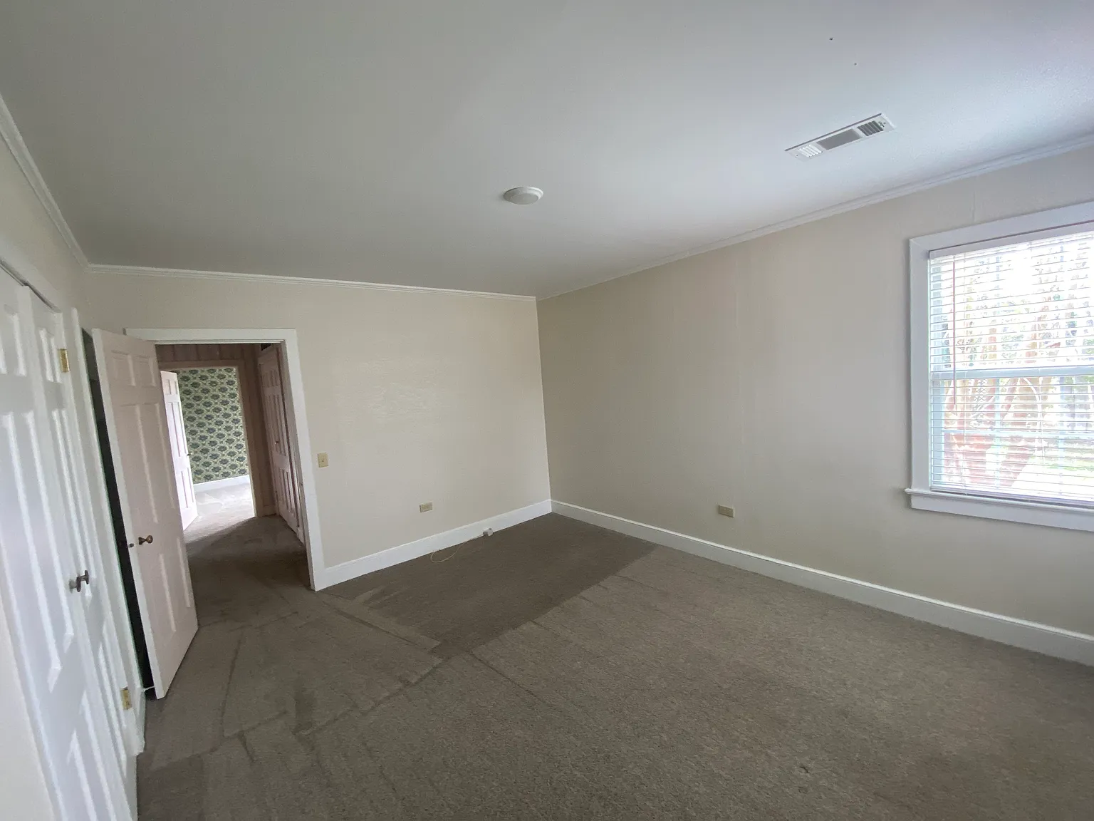 3 bed, 1982 sqft, $1,750 — Photo 2