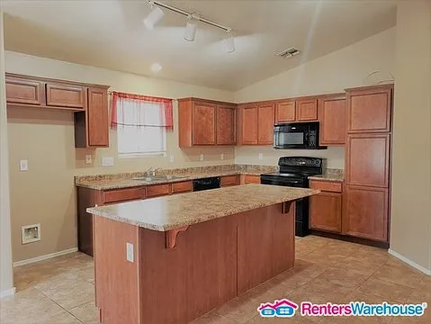 Great 4 bedroom home in the Thompson Ranch community. — Photo 2