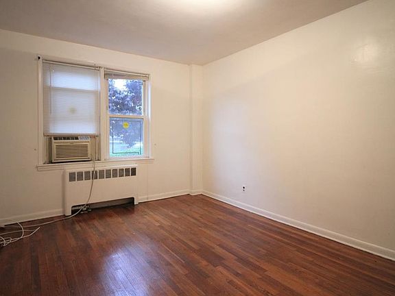 3rd image of 1561 Central Park Ave APT I1