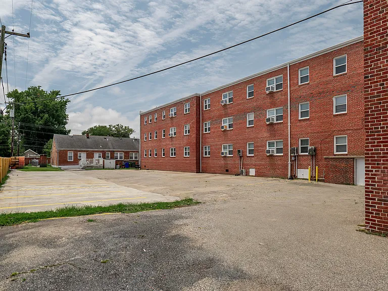 Sherwood Flats — Photo 9
