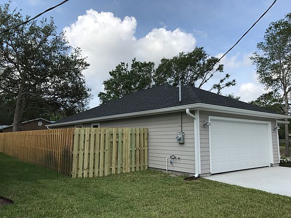 3rd image of 306 Saint Augustine South Dr