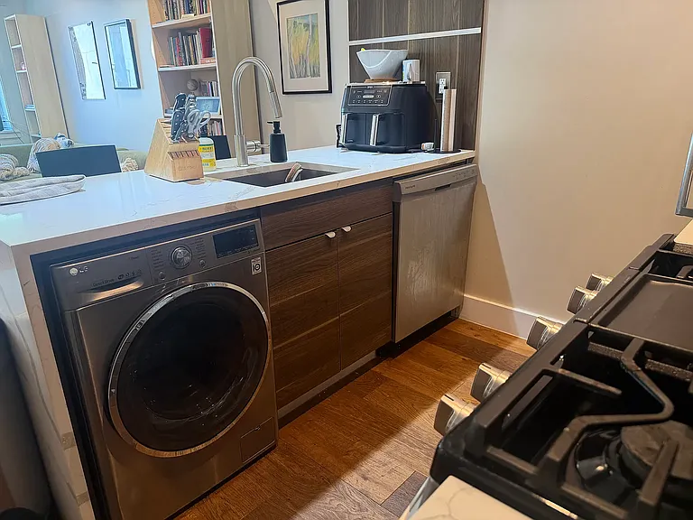 471 Evergreen Ave #3R — Photo 3