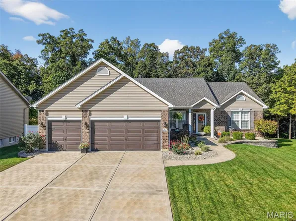 253 Lonepine Dr, Wentzville, MO 63385