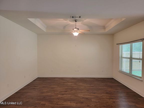 5th image of 11604 Caroline Ct