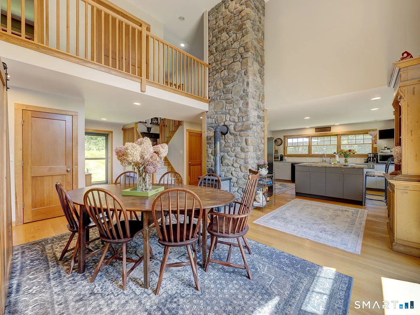 3 bed, 3.5 bath, 4005 sqft, $4,000 — Photo 2