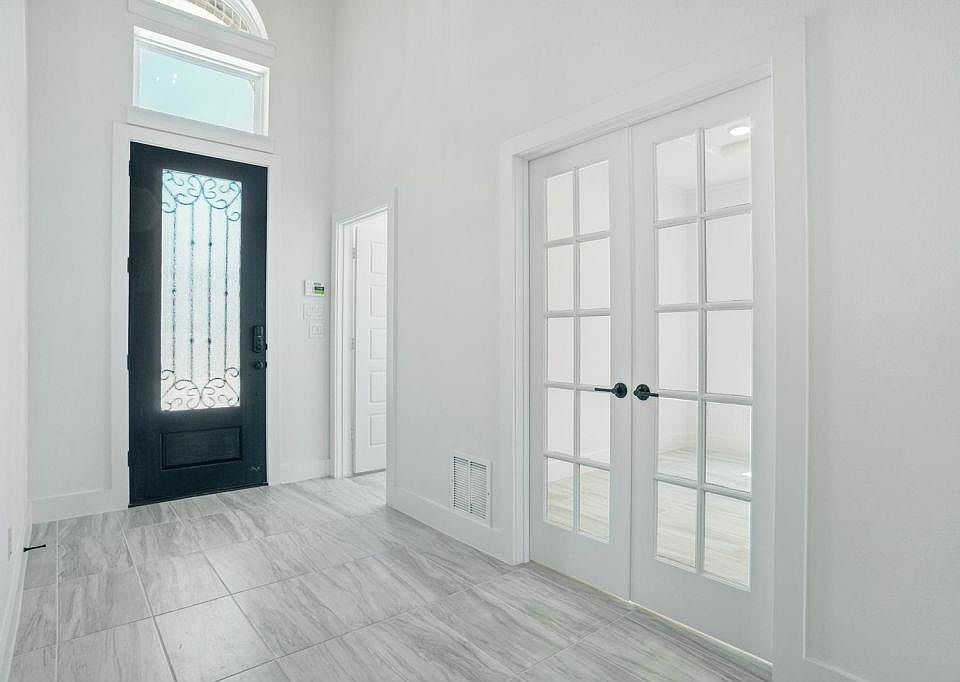 1st image of 509 Silbury St