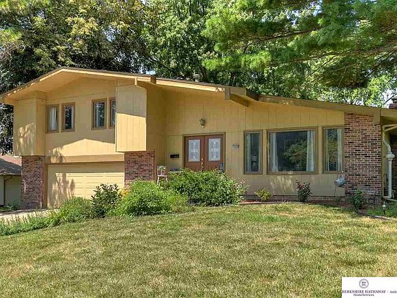 3rd image of 12468 Woodcrest Dr