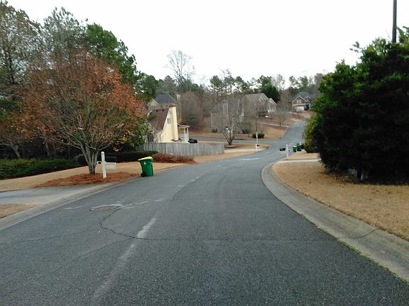 4th image of 1065 Walnut Creek Dr