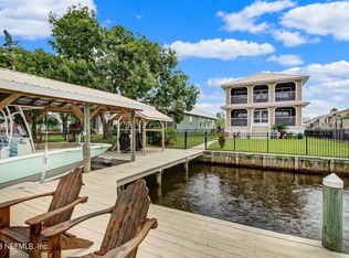 208 Sportsman Dr, Welaka, FL 32193
