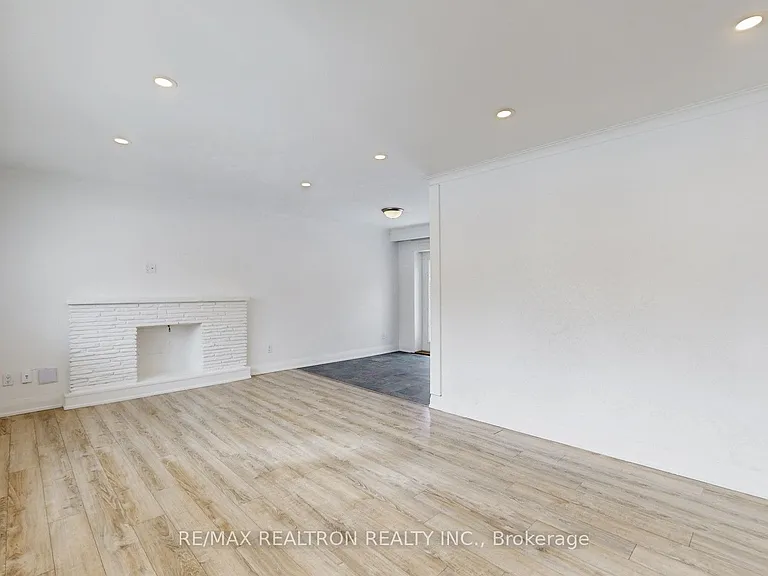 24 Fenelon Dr — Photo 12