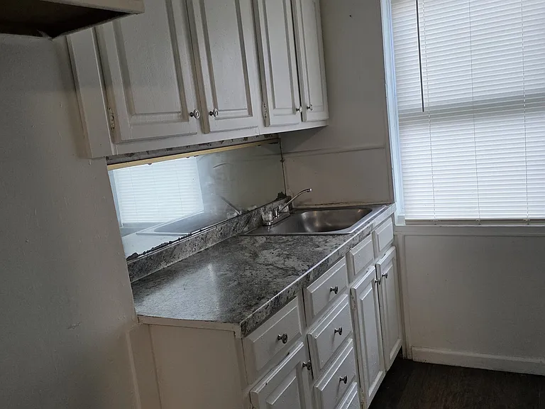 210 N Avondale St — Photo 3