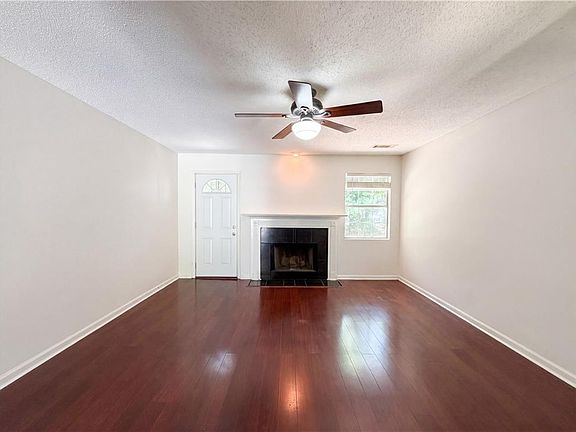 3rd image of 3753 Soapstone Rd