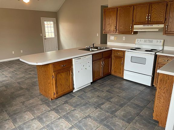 3rd image of 165 Cypress Cir #165