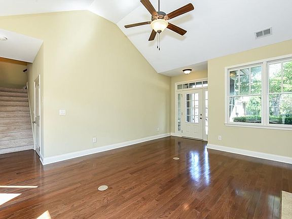 5th image of 233 Highland Village Ln
