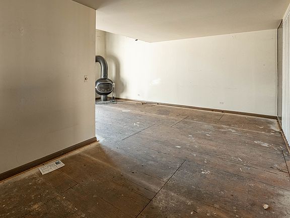 3rd image of 1032 Emerald Dr #1032