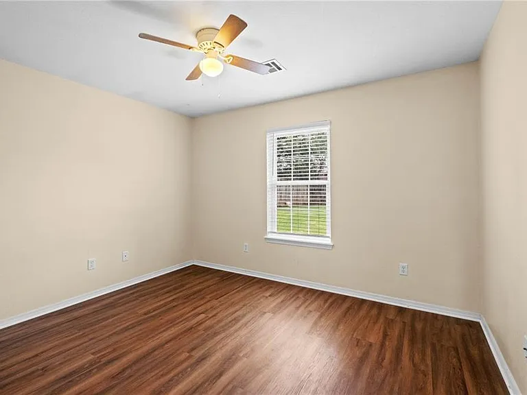 730 Patty Ln — Photo 8