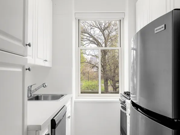 295 Central Park West image 3 of 8