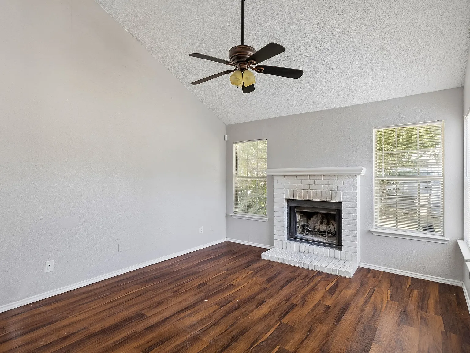 3 bed, 1609 sqft, $2,000 — Photo 2
