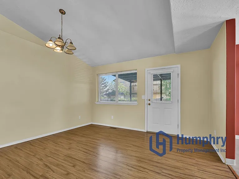 157 W Rockford St — Photo 10