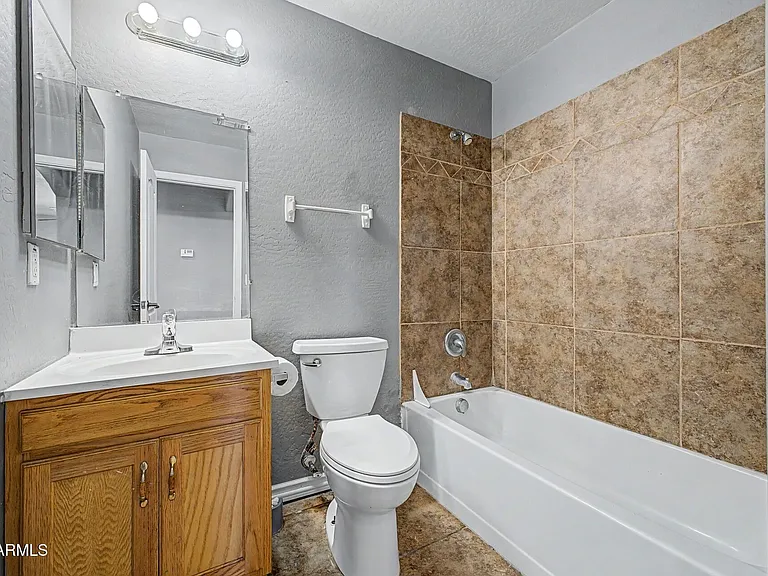 11207 W Hopi St — Photo 22