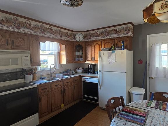 4th image of 610 Lincoln Street