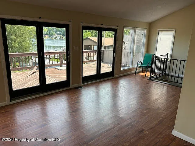 126 Evergreen Ln — Photo 8