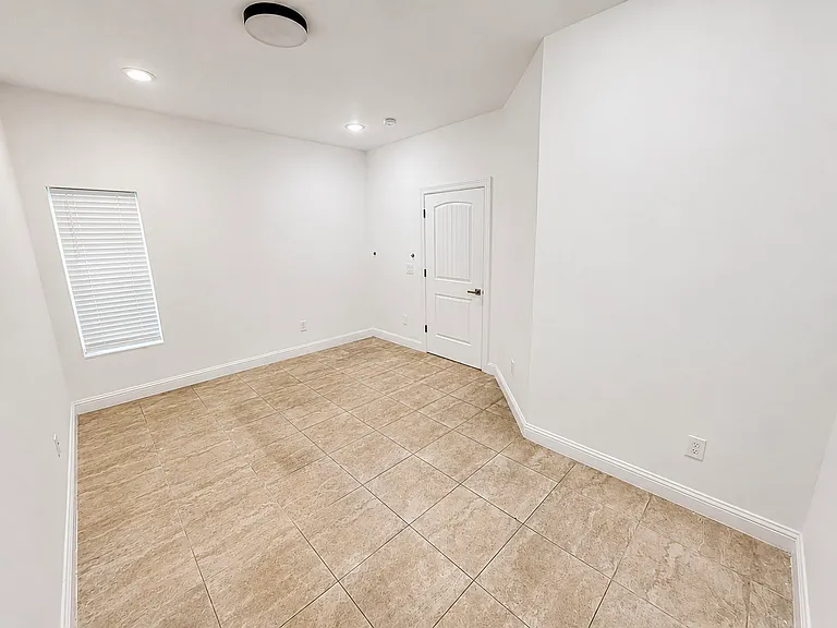 1721 Henderson St — Photo 16
