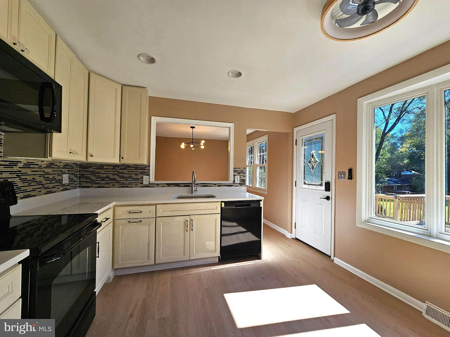 4 bed, 3.0 bath, 2218 sqft, $3,950 — Photo 3