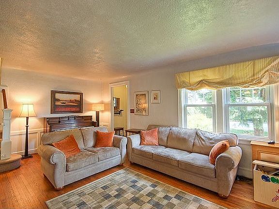 2nd image of 88 Smith Ave