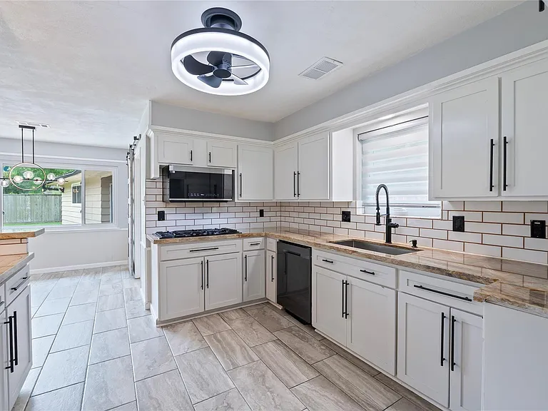 4034 Shady Springs Dr — Photo 10