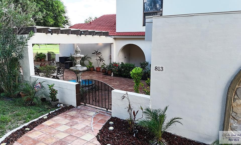 1st image of 813 De Leon Ave #On