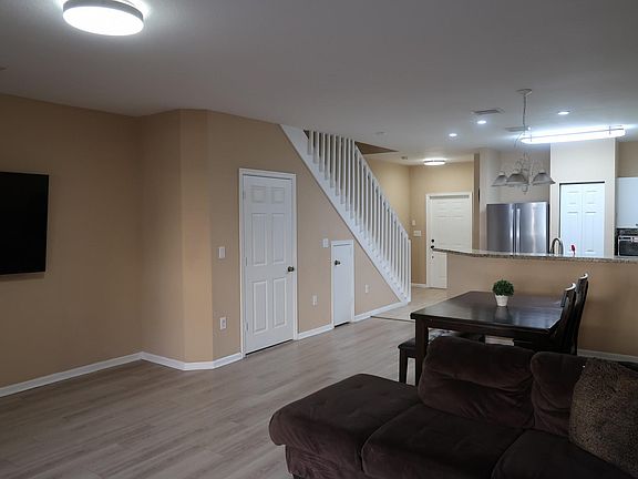 4th image of 550 Saint Tropez Lane