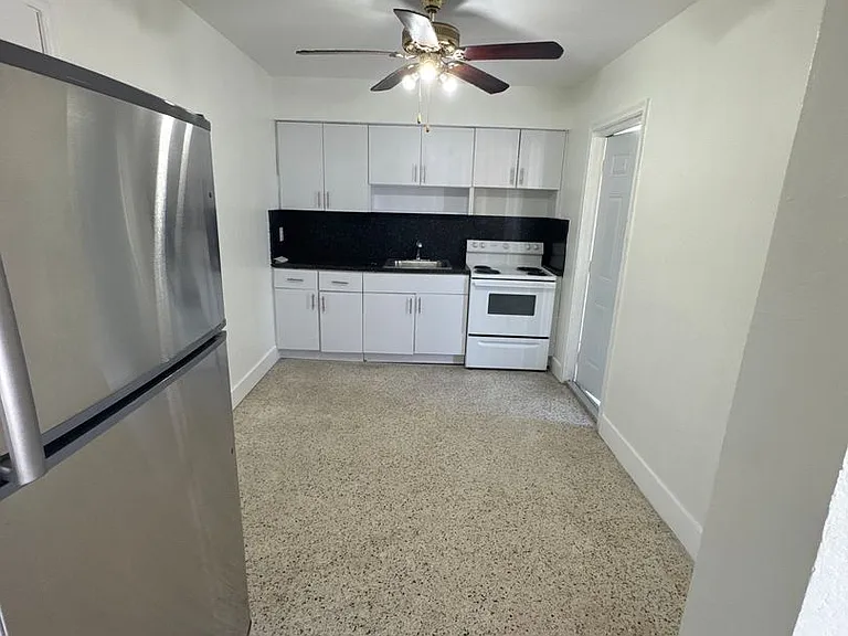 1026 NW 2nd St — Photo 5