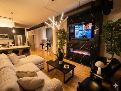 (Undisclosed Address), Chicago, IL, 60607