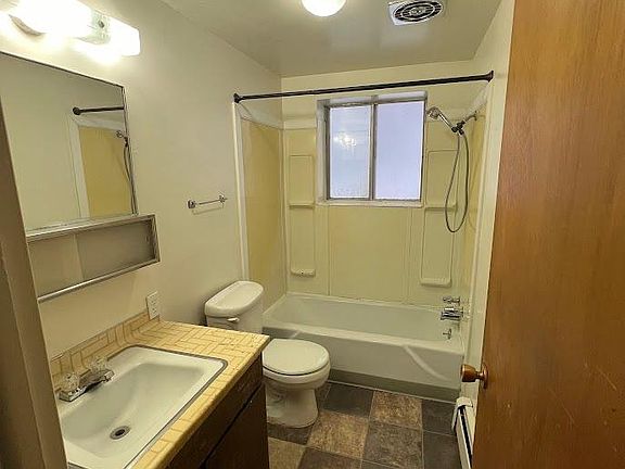 3rd image of 202 Moonlite Dr APT 8
