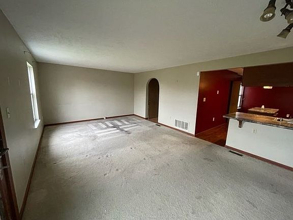 2nd image of 904 Sunset Cir