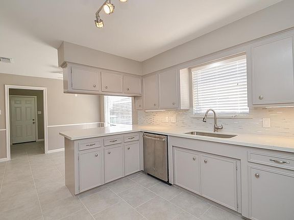 5th image of 7615 Bankside Dr