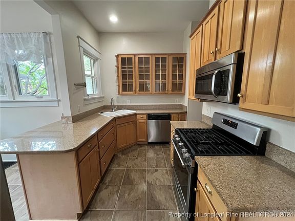 3rd image of 204 Oakridge Ave