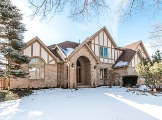 27W465 Wallace Rd, Wheaton, IL 60189