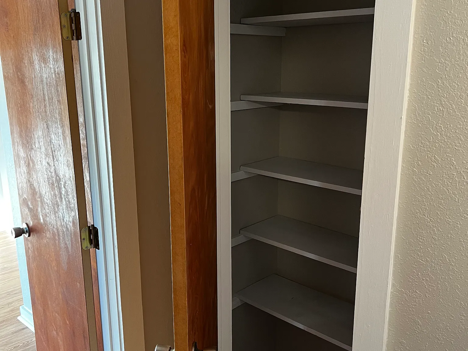 1 bed, 1.0 bath, 360 sqft, $895 — Photo 2