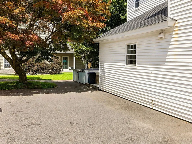 649 State St #A — Photo 26