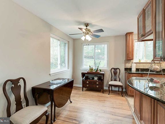 5th image of 7323 Woodley Pl