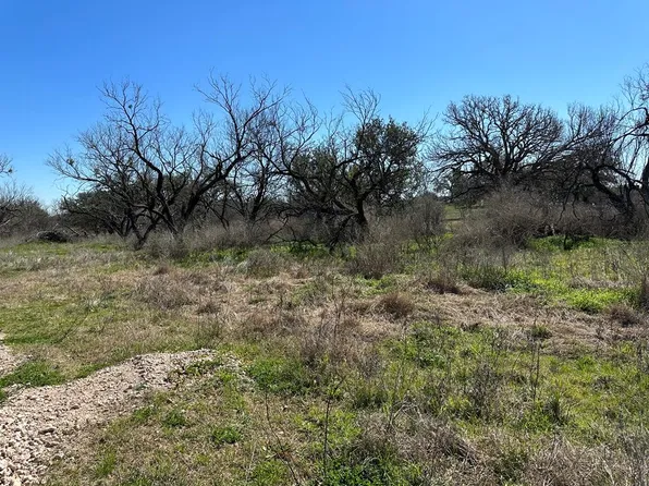 Sarah Cir, Llano, TX 78643